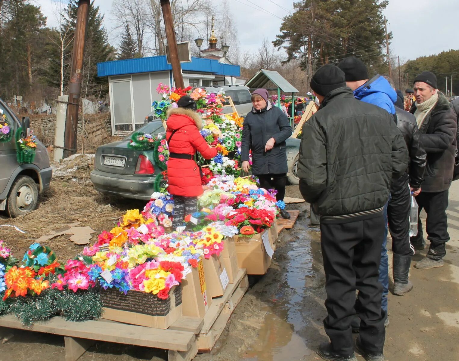 Кладбище на Радоницу. Поминовение усопших на кладбище. Радоница традиции кладбище. Радоница на кладбище. Когда радоница в беларуси