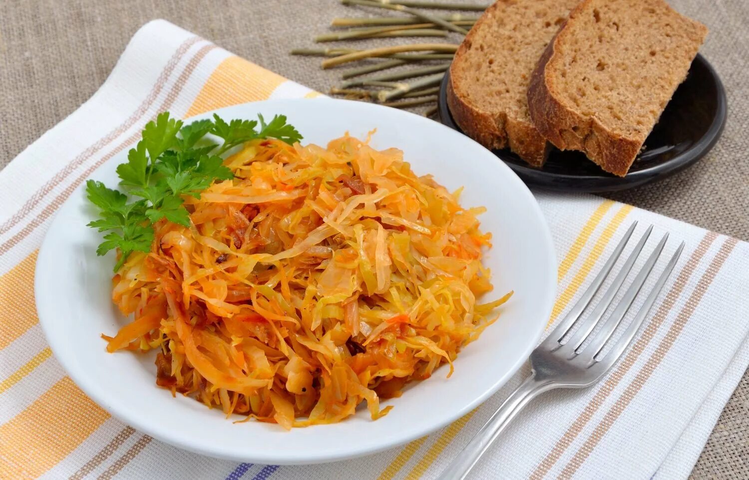 Как вкусно приготовить тушеную капусту