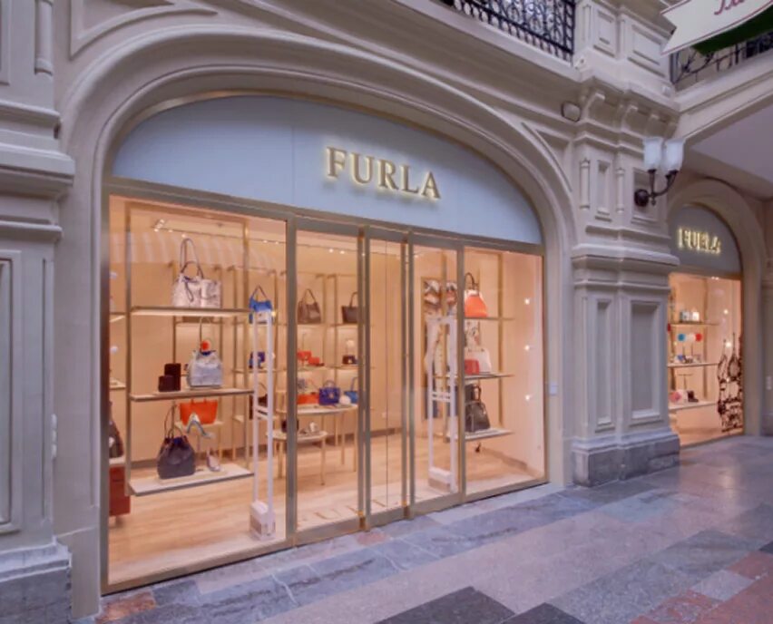 бутик бриони в нью-йорке. интерьер магазина. модный бутик. дизайн магазина мужской одежды. магазин одежды.