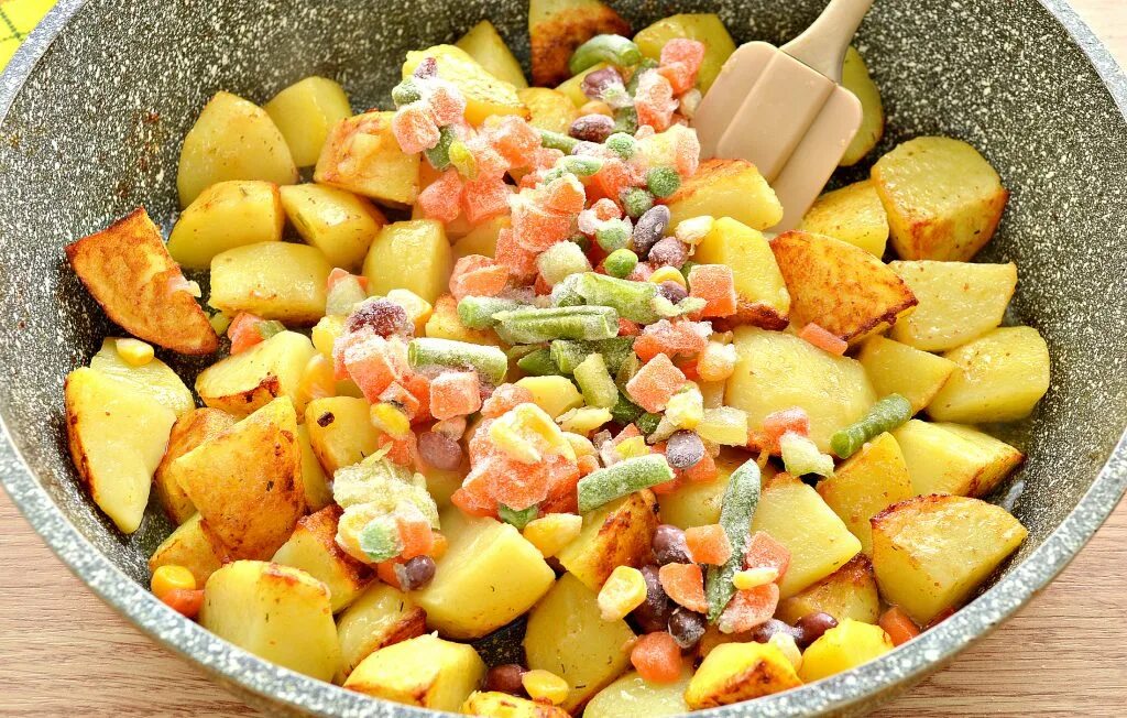 Картофель с замороженными овощами
