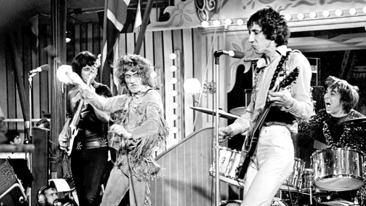 Группа aerosmith молодые. Группа aerosmith. Ac dc 70s. Led zeppelin 70. Старый американский рок.