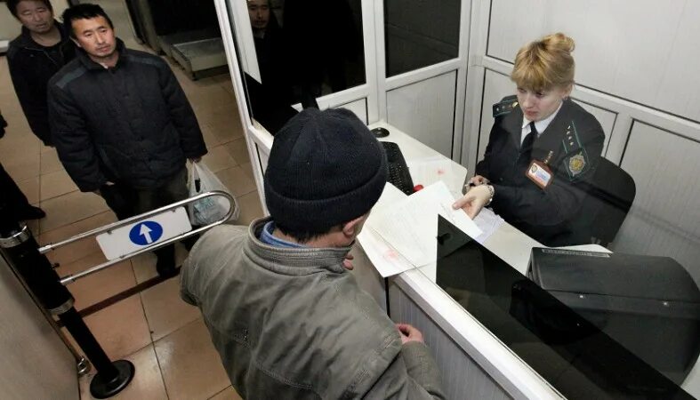 Депортация в пулково. Пограничники в аэропорту в Москве. Депортация из России. Миграционный контроль. Выдворение из РФ.