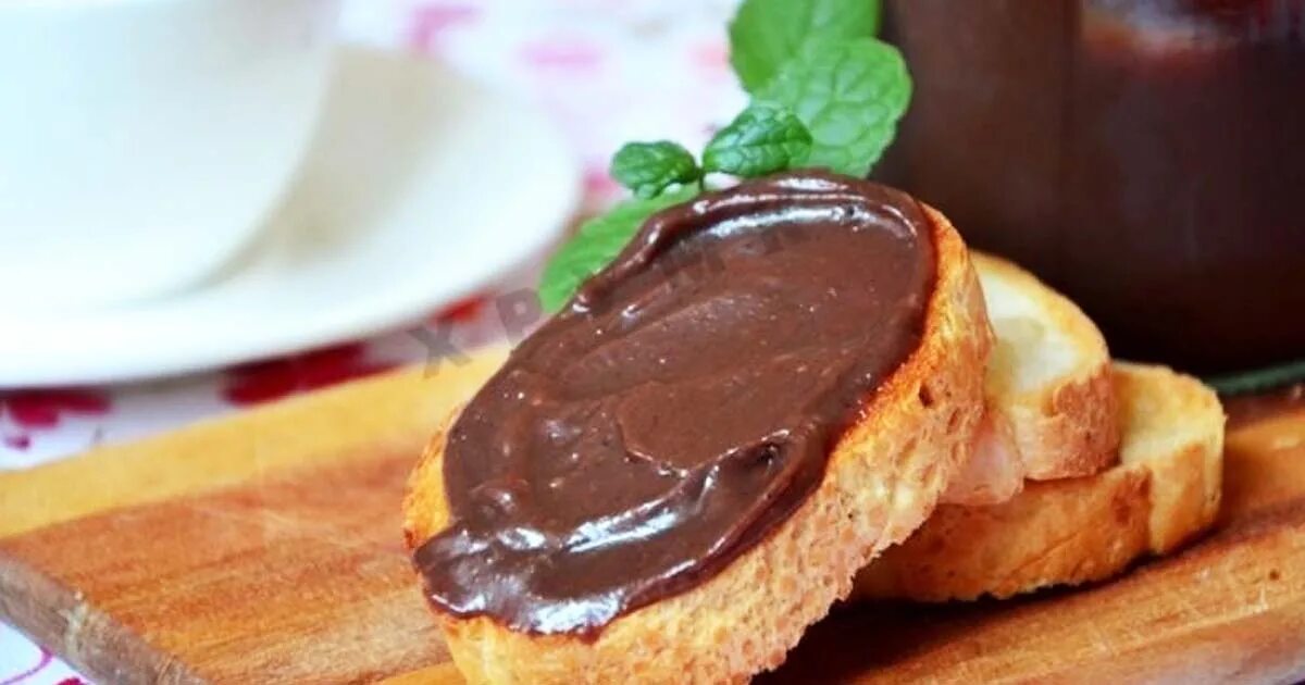 Масло шоколадное паста. Бутерброд с шоколадной пастой. Шоколадная паста. Бутерброд с шоколадным маслом. Шоколадная паста на хлебе.
