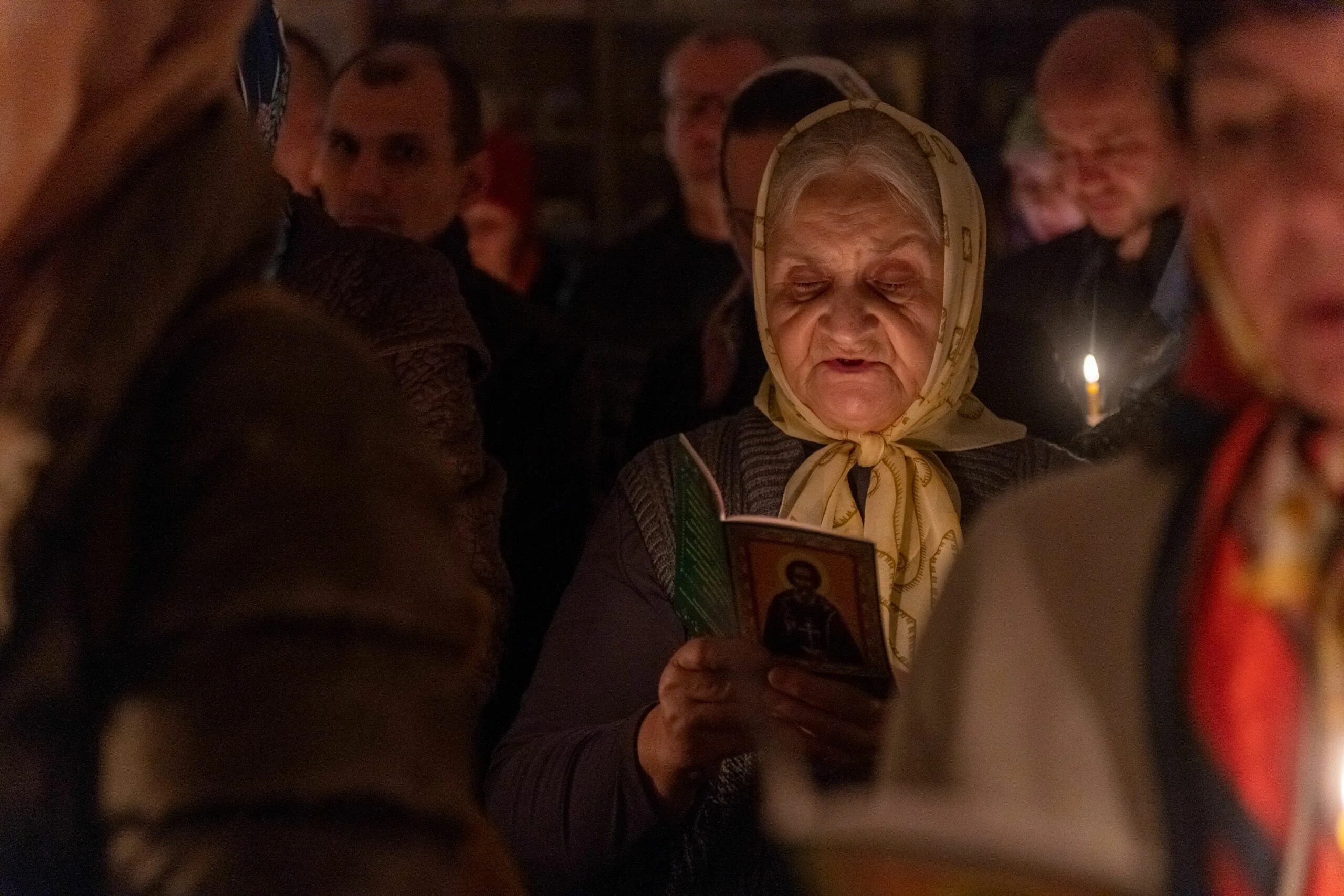 После молитвы в церкви святой софии. Ночная литургия за воинов Аксубаево. Сугубое моление.