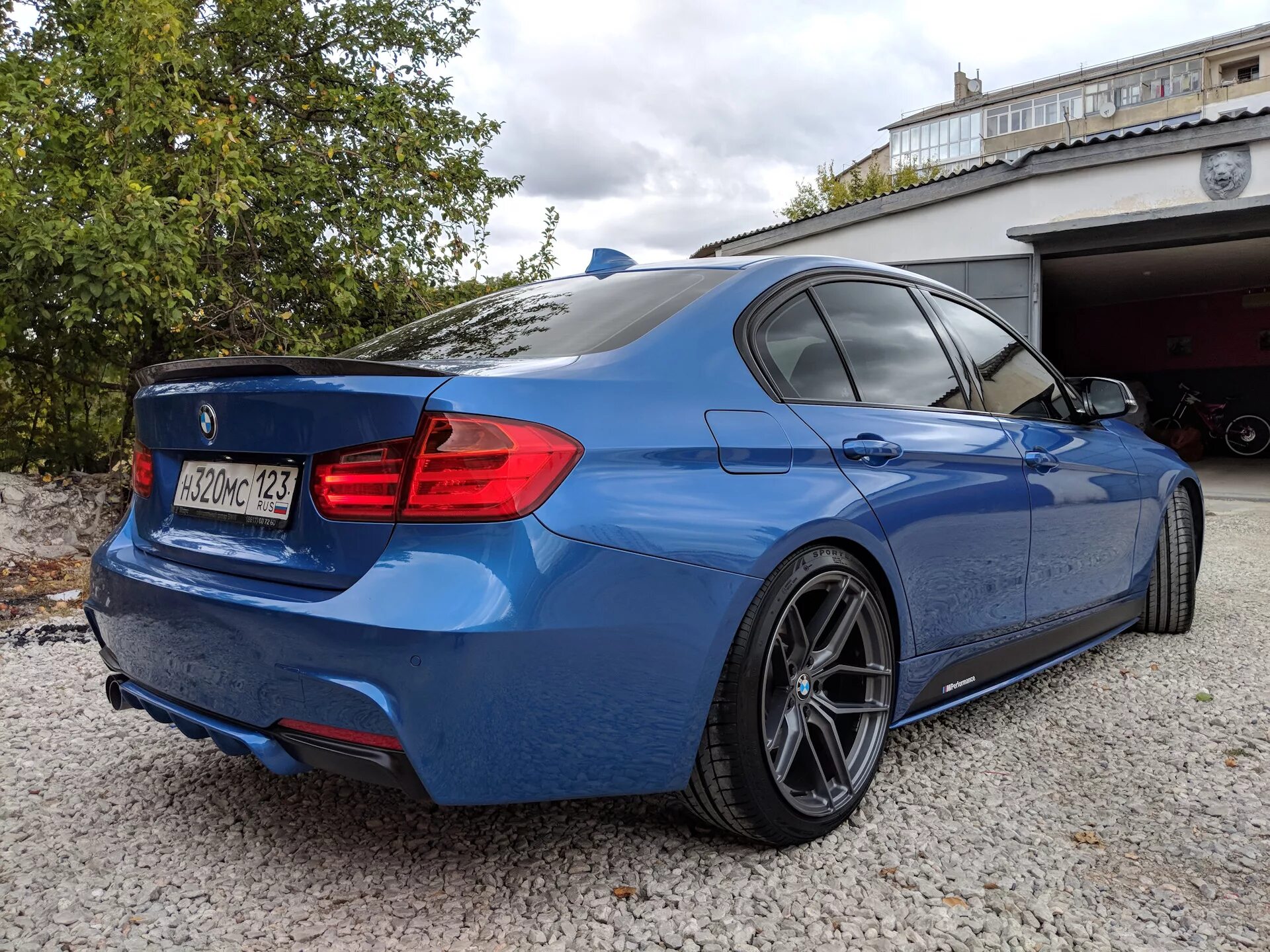 Диски бмв ф30. Диски бмв ф30. 437 стиль bmw r19. Vmr bmw f30. Диски 397 стиль r18 bmw f30.