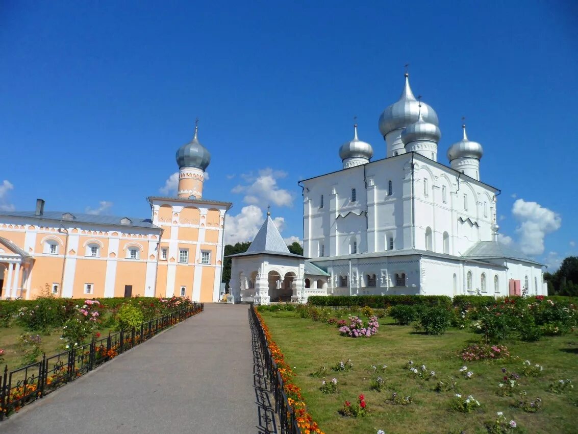 Варлаамо хутынский монастырь сайт. Хутынь Великий Новгород монастырь. Варлаамо-Хутынский монастырь. Хутынь Варлаамо-Хутынский Спасо-Преображенский.