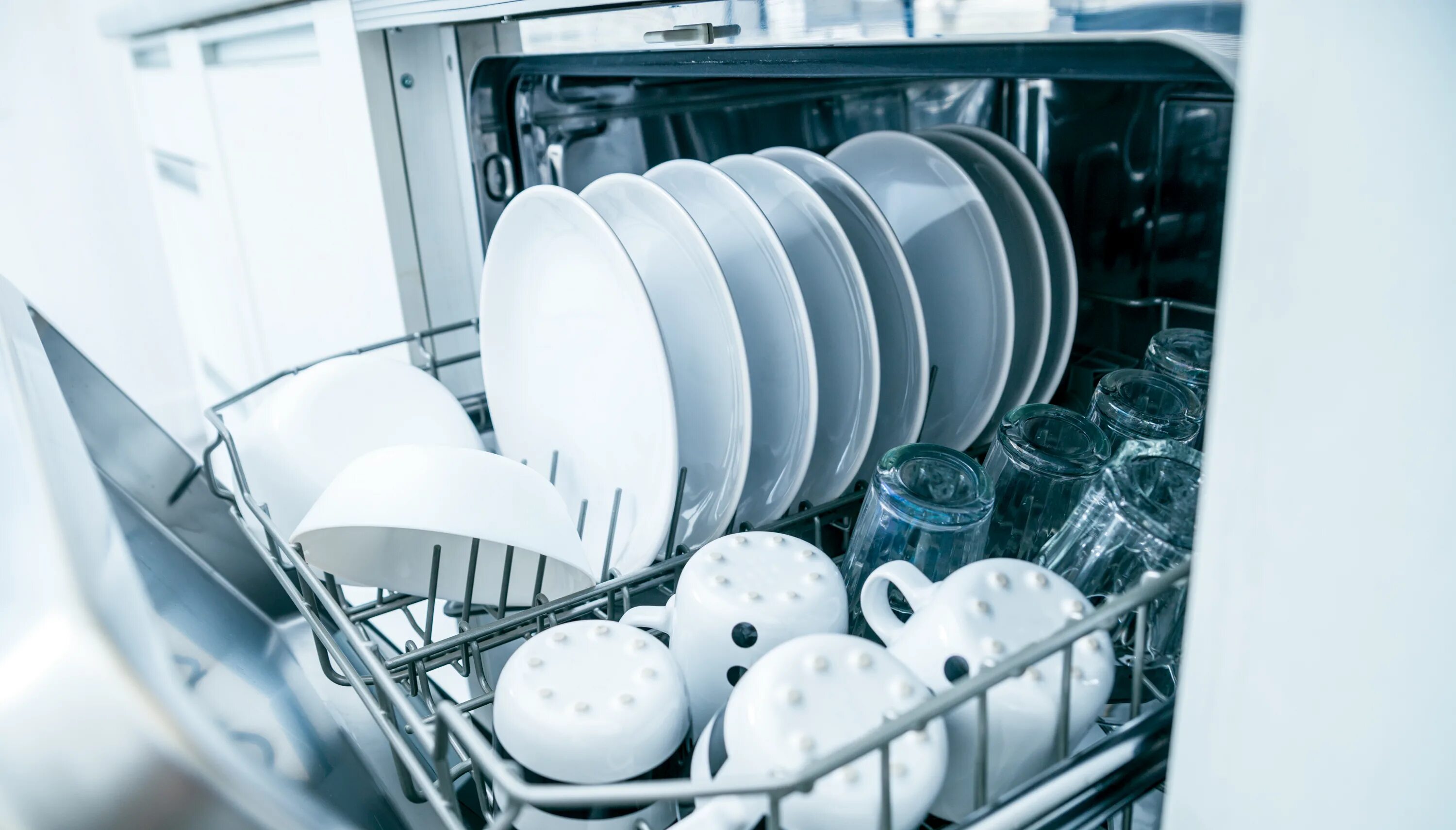 Do your dishes. Для посудомоечных машин. Чистая посуда. Посуда моющая машина. Посуда в посудомоечной машине.