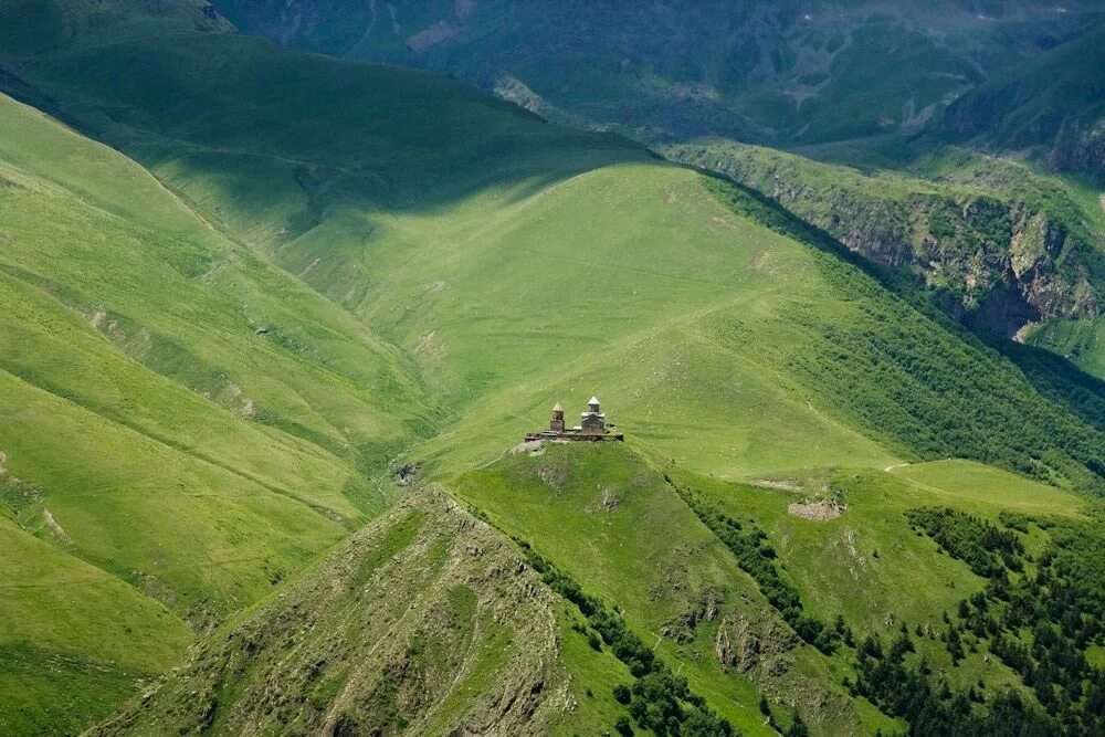 Поставь грузия. Дманиси Грузия горы. Косалари Грузия. Дманиси Грузия храм. Казбеги Грузия.