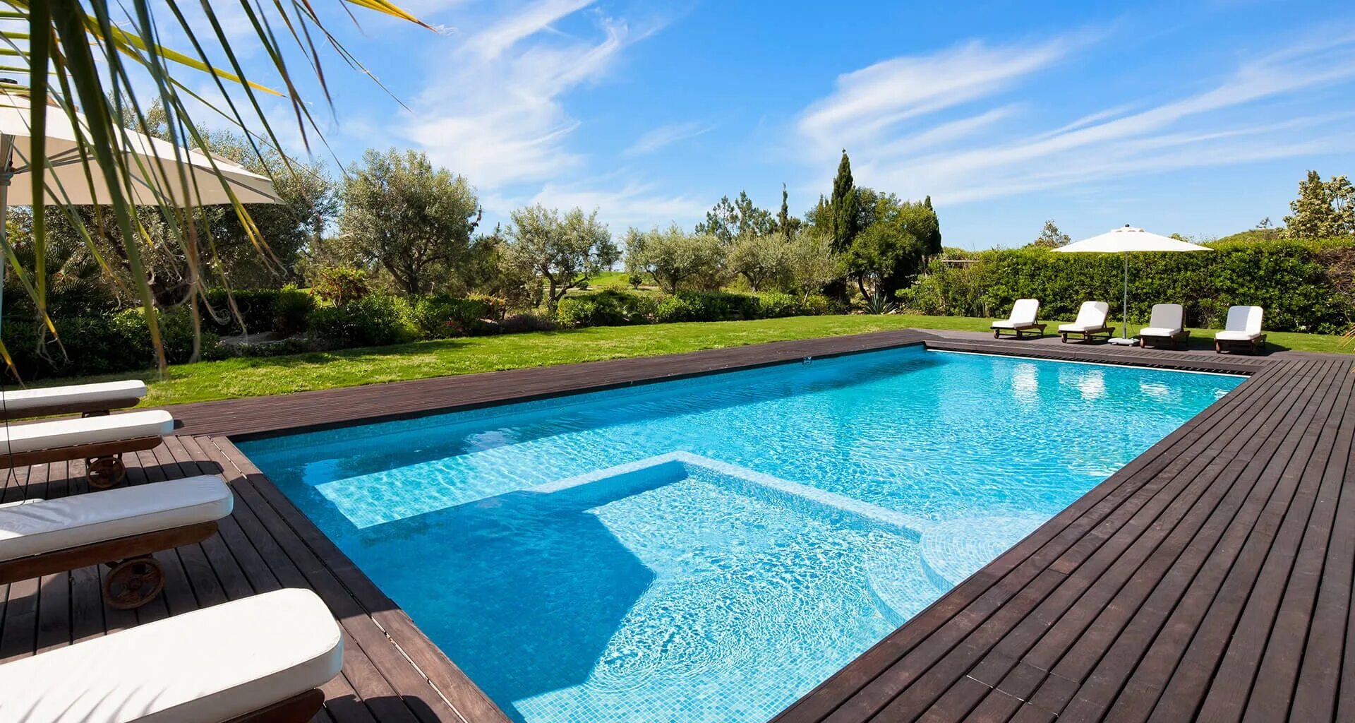 Lisas pool. Pool. swimming pool. заброшенный отель payen luxury pool villa.. barr swimming pool.