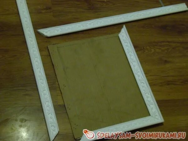 Рамка из потолочного плинтуса. Фоторамки своими руками из подручных материалов. Рамка деревянная крашенная. Фоторамка своими руками из дерева. Пластиковые рамки своими руками.