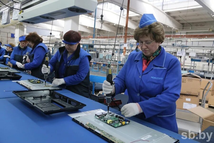 Минский завод холодильников атлант. Вакансии на заводах минска. Дэмз минск испытания. Минская фабрика в киеве. Сборщик электробытовой техники.