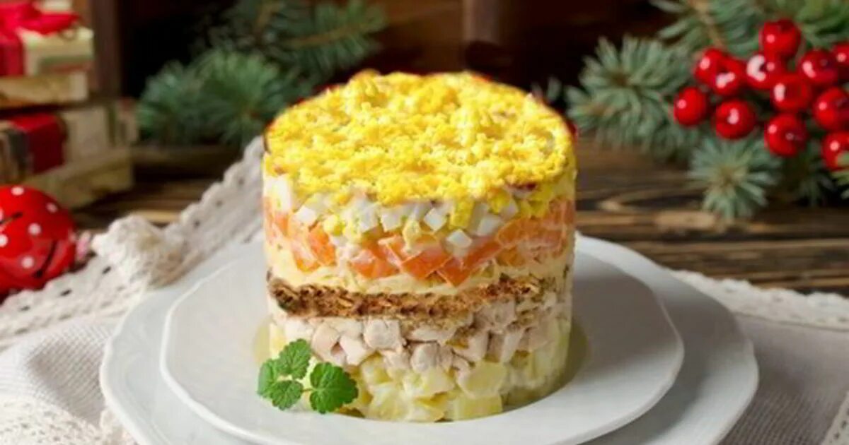 Мимоза с форелью. Салат мимоза. салат мимоза с курицей. мимоза с копченой курицей. слои мимозы с сыром.