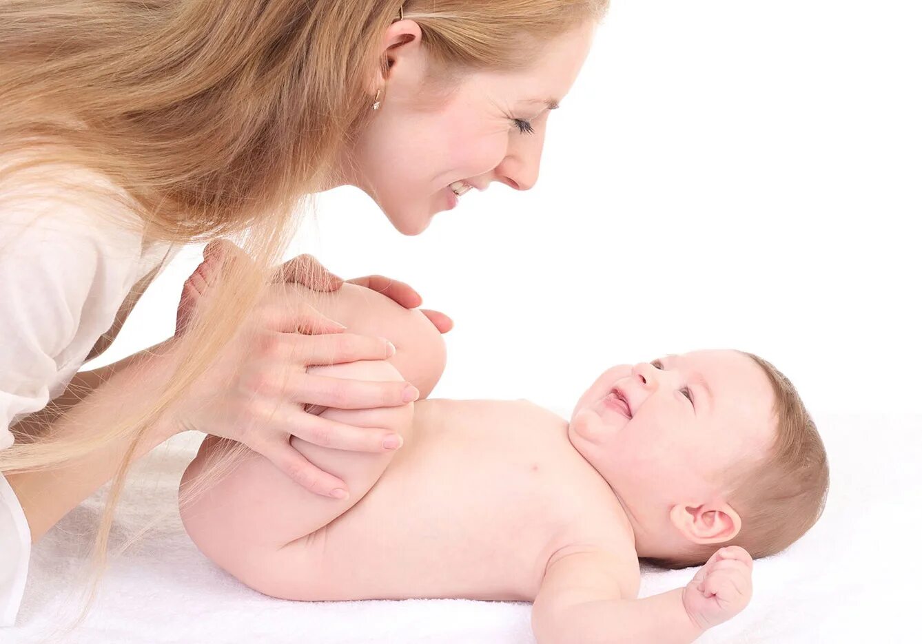 Baby massage. Детский массаж. Массаж детям. Массаж грудному ребенку. Детский массаж фото.