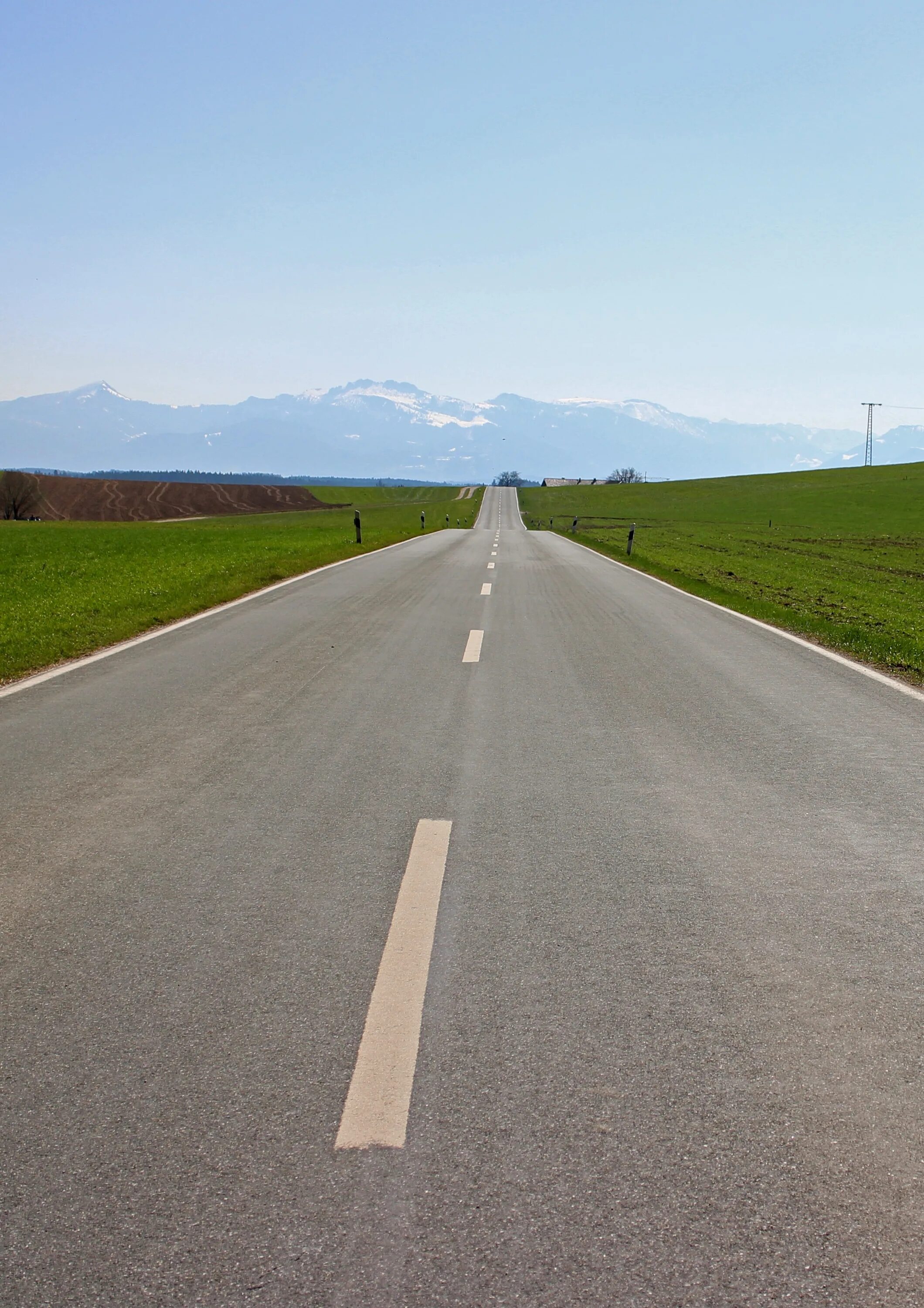 Дорога. Прямая дорога. Асфальтированная дорога. Полоса дороги. Road surface