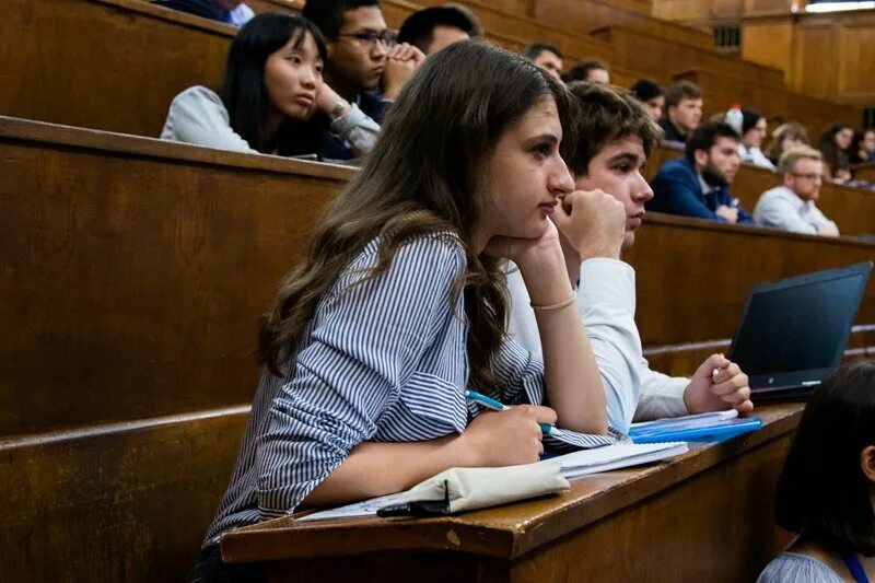 Бха химфак мгу. Физфак мгу. Мгу географический факультет внутри. Мгу ломоносова геологический факультет. Мгу физфак учебная.