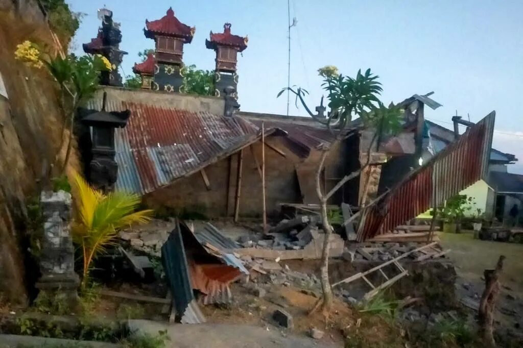 Землетрясение на Бали. Землетрясение в Индонезии сегодня на Бали. Фото землетрясения на Бали. Землетрясение на Бали сегодня.