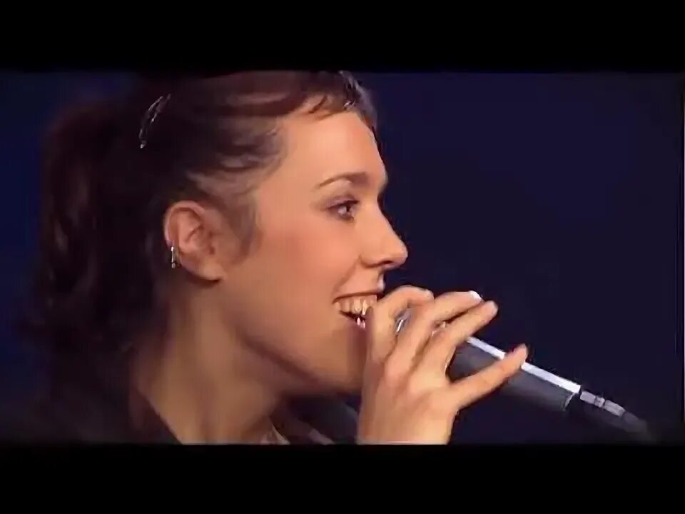 Je veux zaz фон. Zaz. Заз певица песня эблю пар ла ньюи клип. Zaz караоке. Je veux zaz караоке на французском.