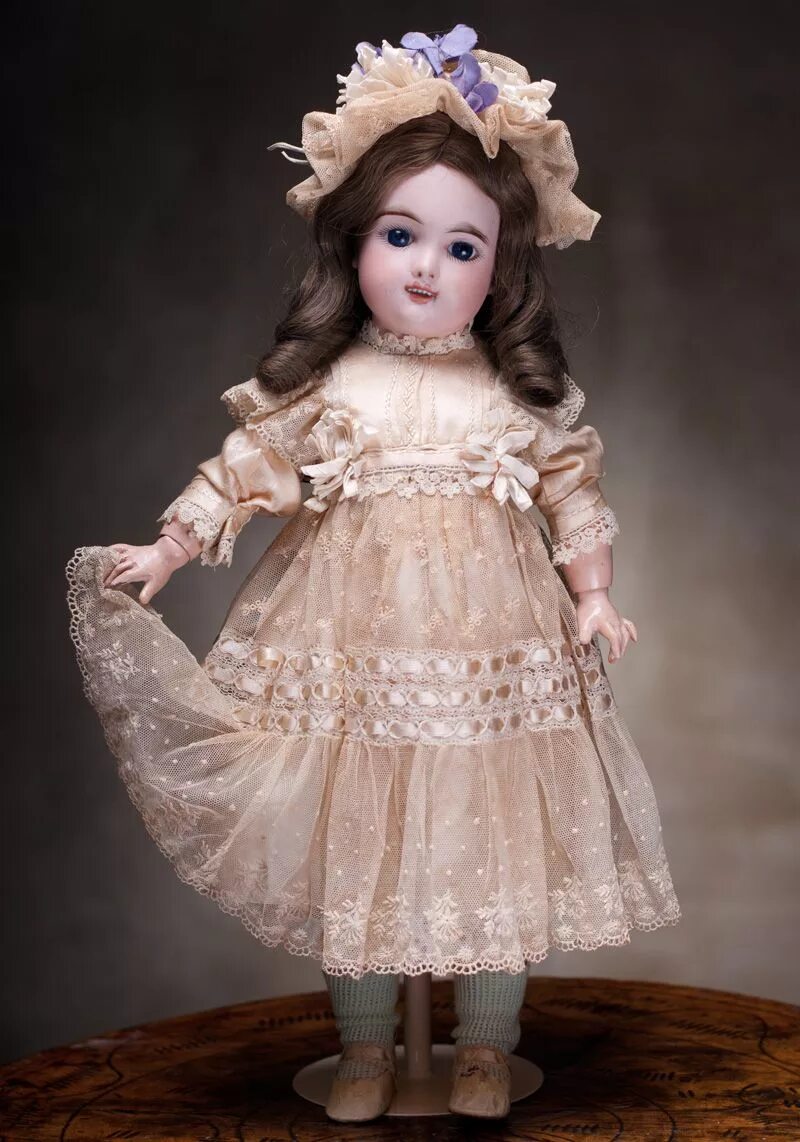 Старая куколка. Антикварная кукла Eden bebe. Фляйшман куклы Флейшман Антикварные. Кукла фарфоровая.