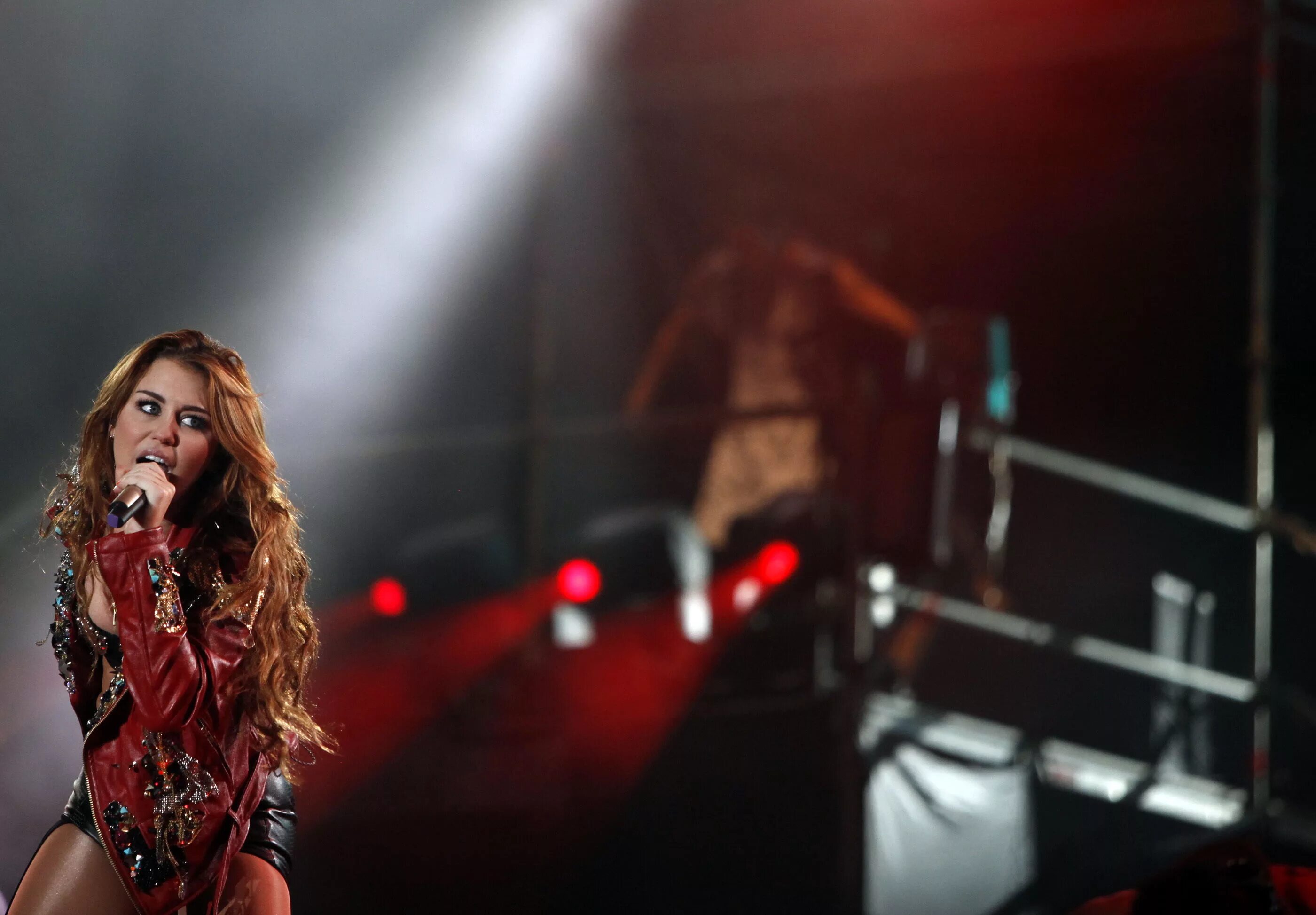 Майли сайрус who owns my. Miley cyrus who owns my heart. miley cyrus 2010 can t be tamed. who owns my heart.