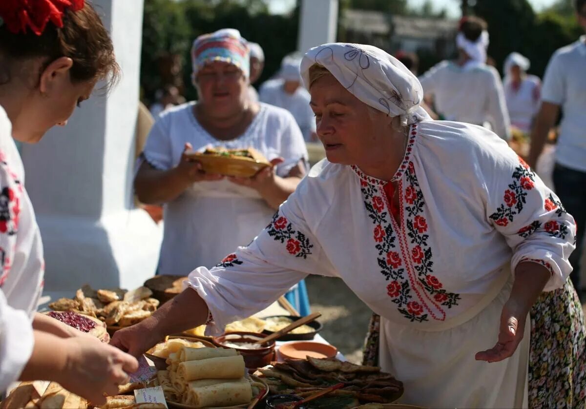 Говор на кубани. Кубанский говор. Блины в Атамани. Атамань с блинами.