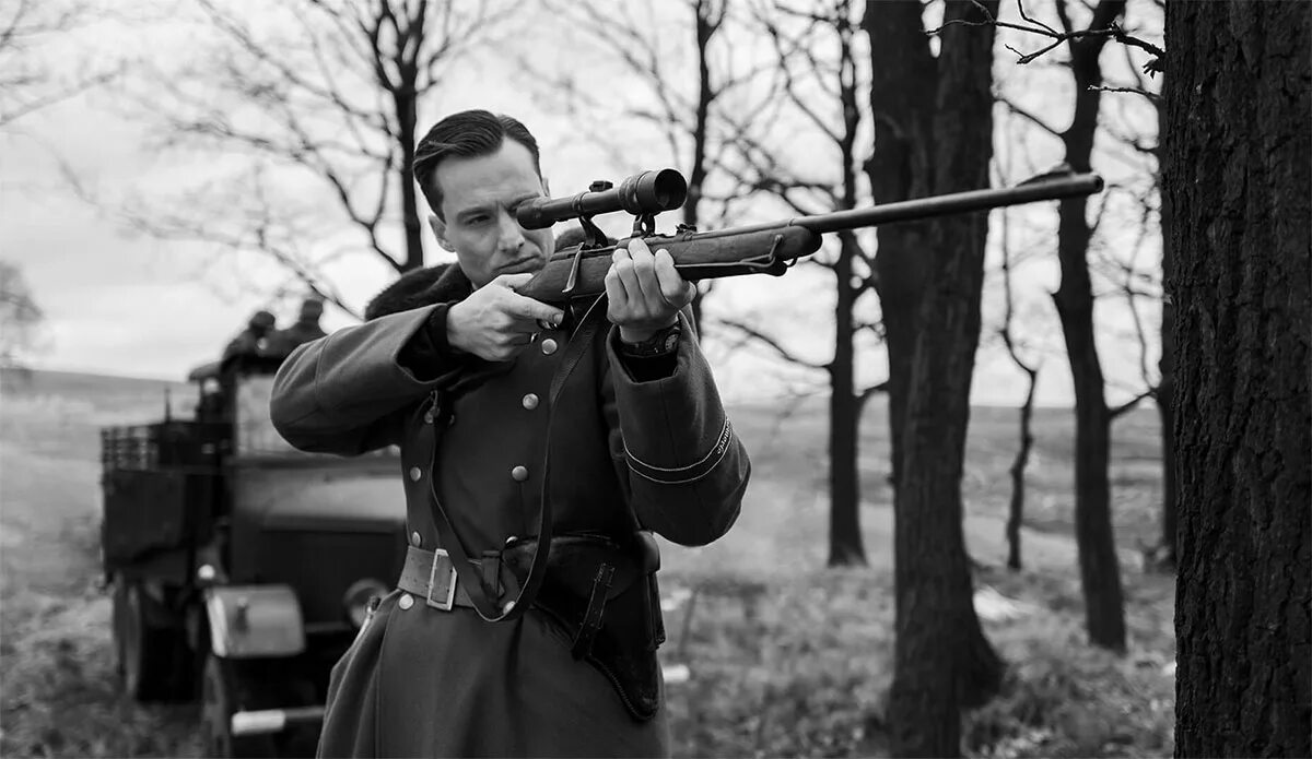 Немецкий дезертир нашел офицерскую форму. Гибель империи сериал кадры. Фильм капитан 2017 der hauptmann. Фильм капитан 2017 германия. Фильм капитан 2017 германия.