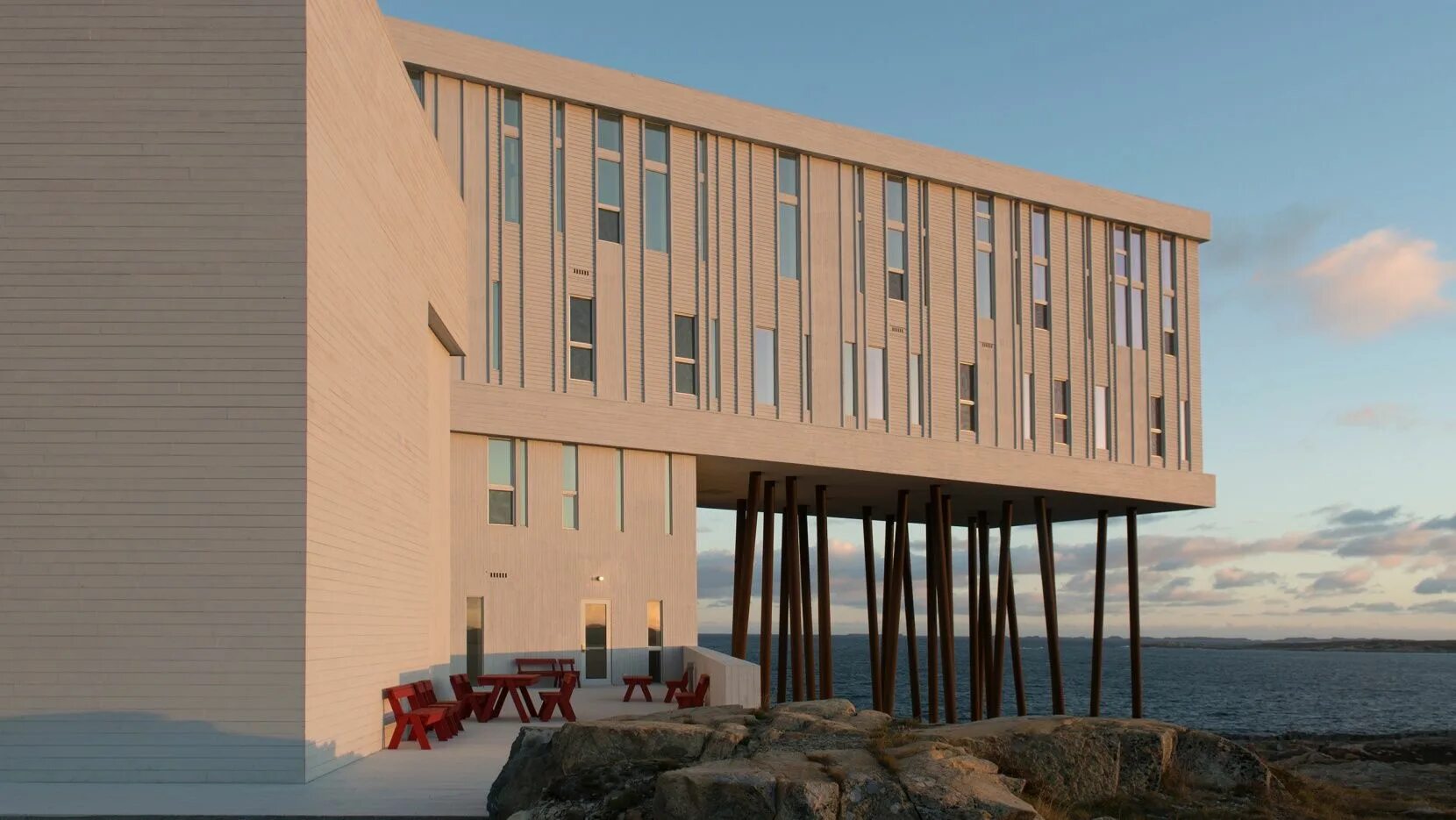 Island inn. «Fogo Island Inn», Канада. Fogo Island Inn интерьер. Fogo Island отель. Фого.