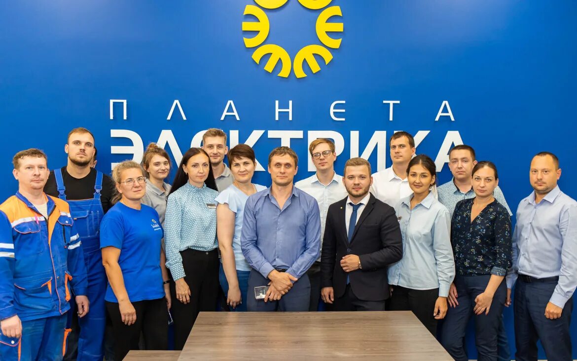 Электромаркет планета электрика. Планета электрика ипподромская 54. Планета электрика логотип. Планета электрики отзывы. Логотип магазина электрики.