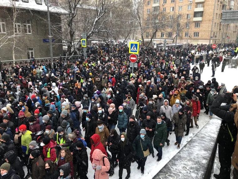 Митинг в Екатеринбурге в поддержку Навального. Митинг в Москве в поддержку Румынии. Митинги в поддержку Навального вид сверху. Митинги в москве видео прямая трансляция