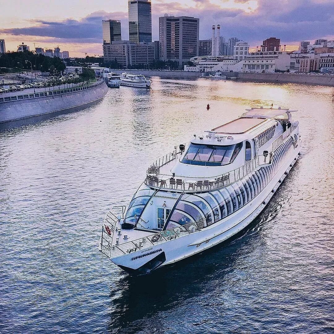 теплоход москва река рэдиссон. яхта рэдиссон роял. рэдиссон ройал теплоход. рэдиссон москва река прогулки. яхта флотилии «рэдиссон ройал».