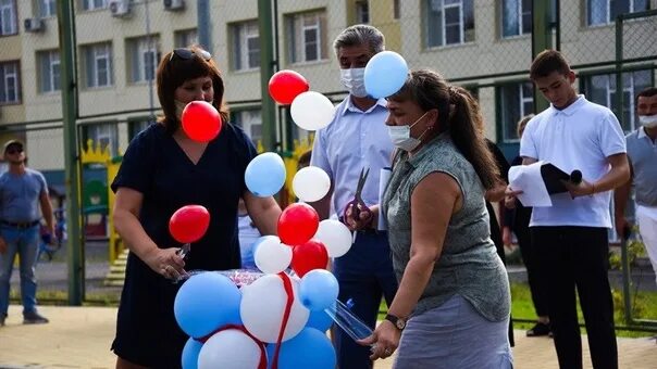 Школы новочеркасска директора школ. СОШ 11 Новочеркасск. Школа номер 11 Новочеркасск. Директор 11 школы Новочеркасск.