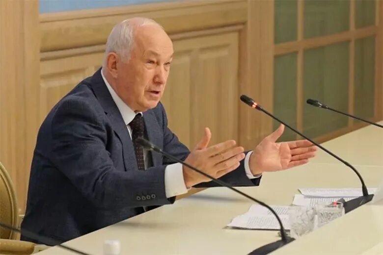 Бывшие мэры хабаровск. Мэр хабаровска мем. Мэр хабаровска мем. Мэр хабаровска сша. Кравчук мэр.