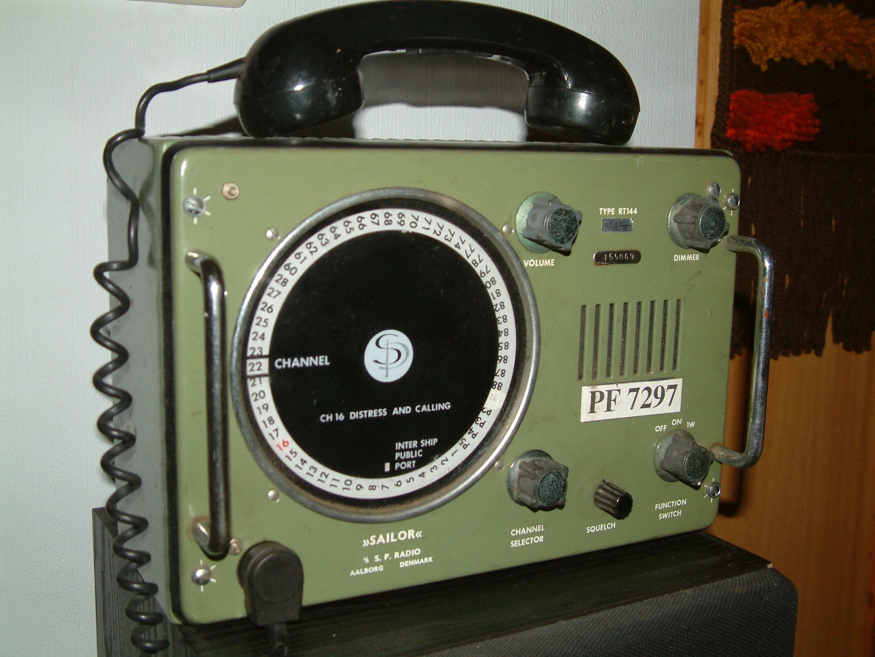 Sailor rt 4822 тангента. Радио моряк. Sailor 6022 vhf. Рация sailor sp3520 аккумуляторная. Vhf sailor c4901a.