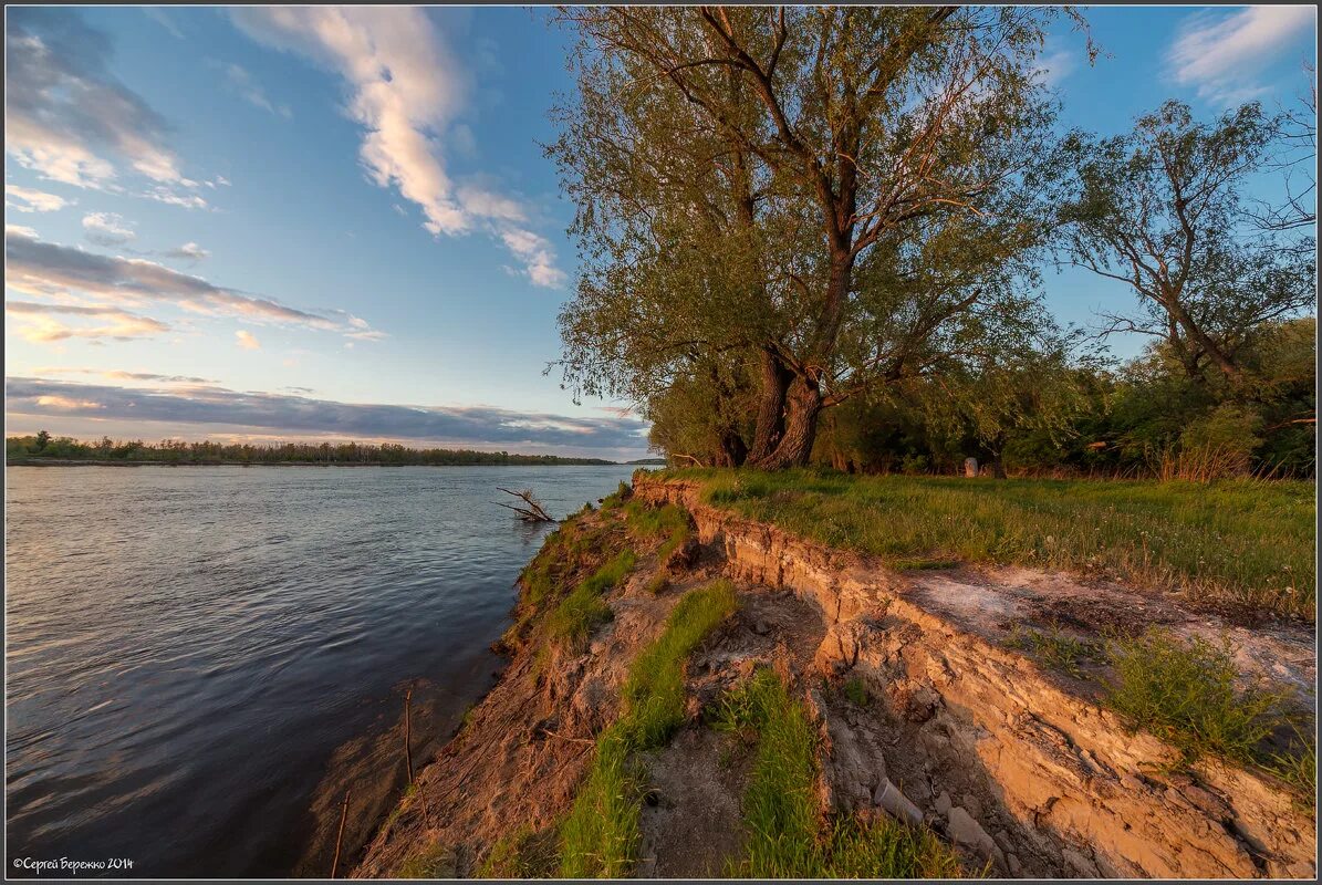 Природа иртыш река. Речка Иртыш Чернолучье. Берег реки Иртыш. Крутая горка река Иртыш. Пейзаж Иртыш Омск.