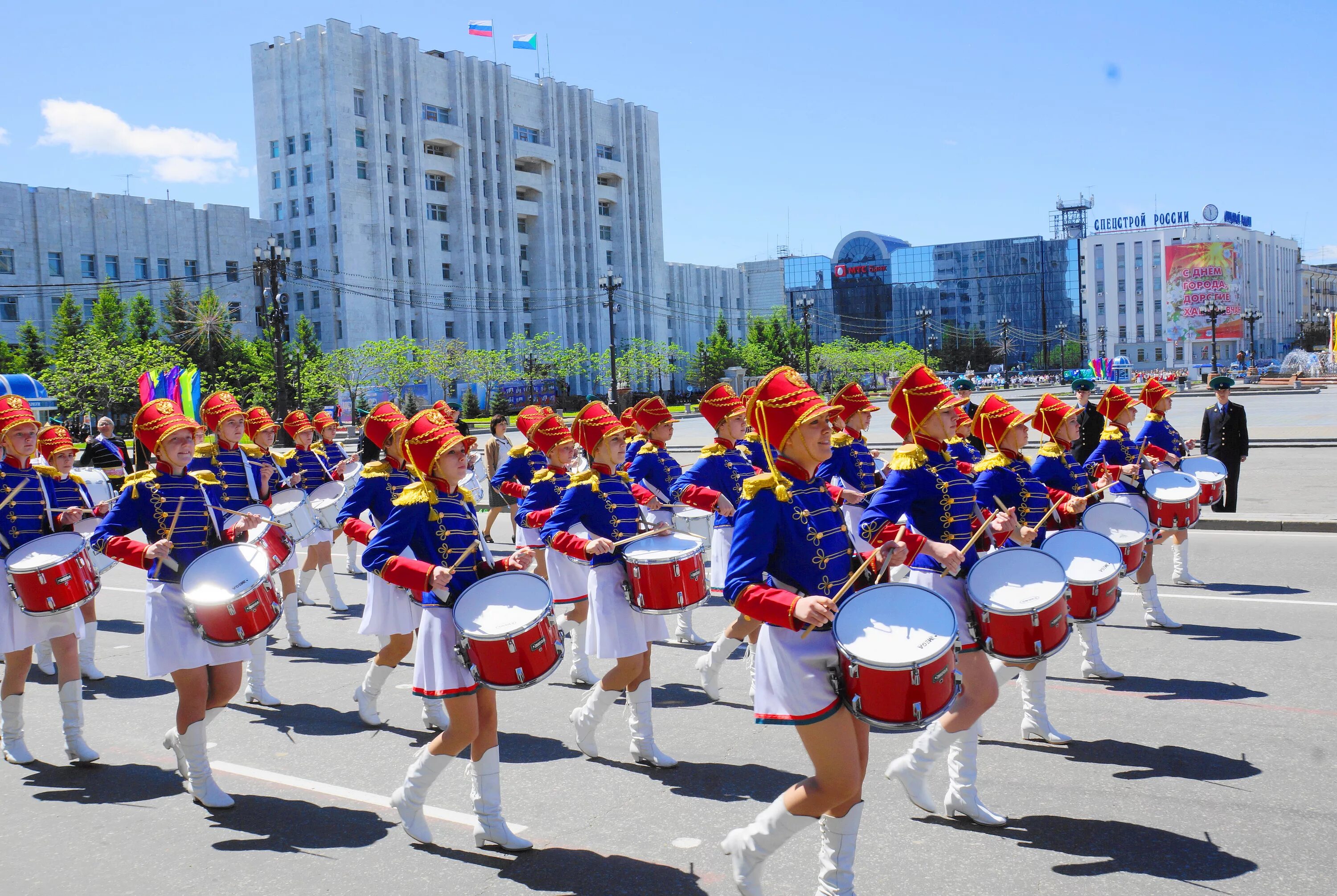 Городской сайт хабаровска. День города Хабаровск. День города Хабаровск хабаровчане. Шествие на день города. Шествие на день города Хабаровск.