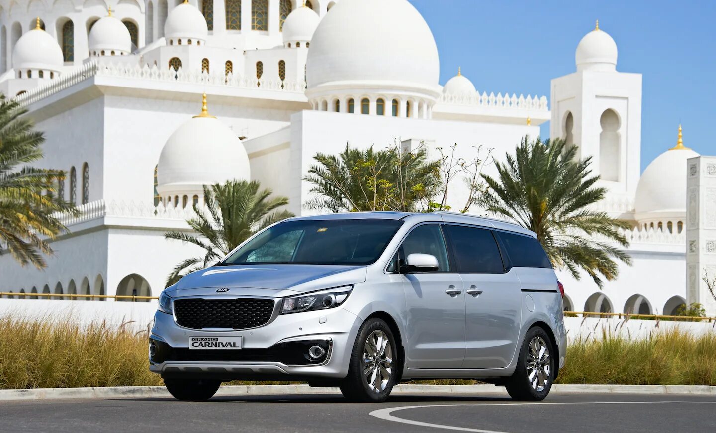 Киа карнивал 3 купить. Kia Carnival 2014. Киа Карнивал 3. Kia Carnival 2018. Киа минивэн Карнивал.