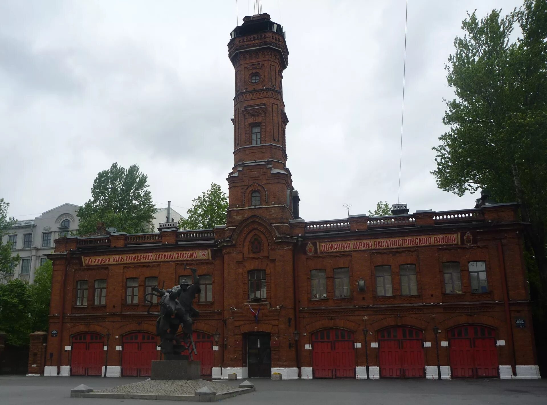 В каких зданиях размещались 1 пожарные дома. Пожарные депо 19 века в петербурге. музей пожарной охраны великий новгород. пожарное депо мариенбург. пожарные депо 19 века в мире.