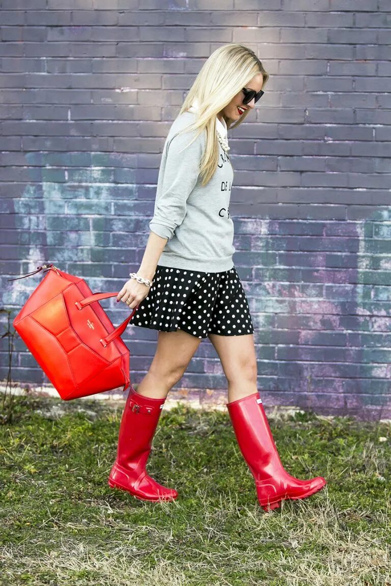 девушки в резиновых сапогах. Helena hunter boots. девушки в резиновых сапогах в воде. фотосессия в резиновых сапогах. дарья в резиновых сапогах хантер.