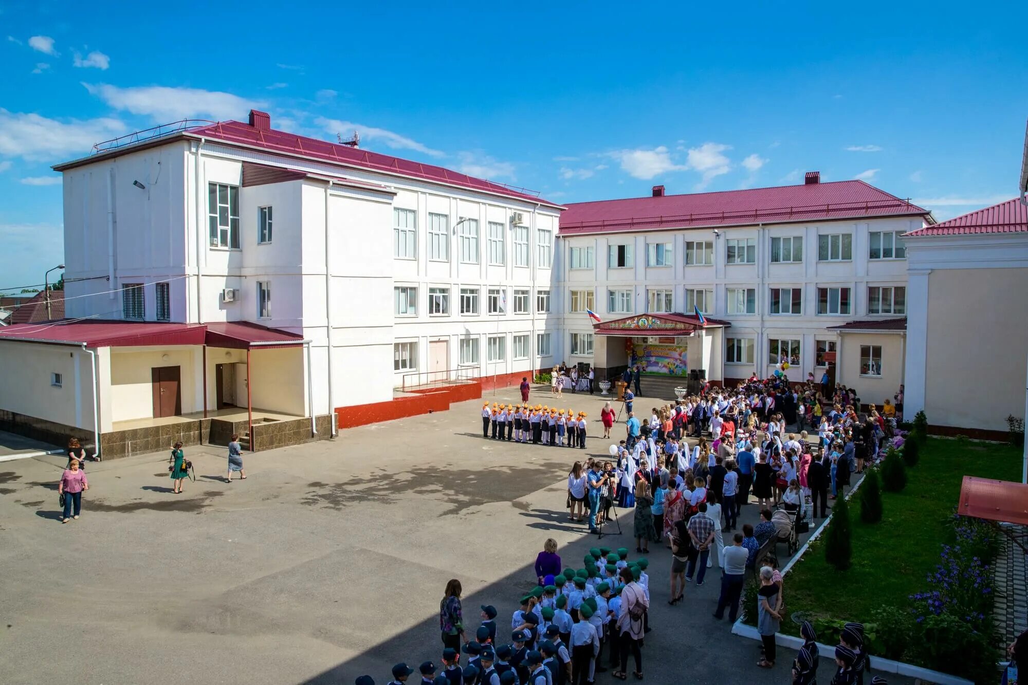 Спутник черкесск. Карачаевск 2 школа. 4 Школа Черкесск. 11 Школа Черкесск. Школа номер 2 города Черкесска.