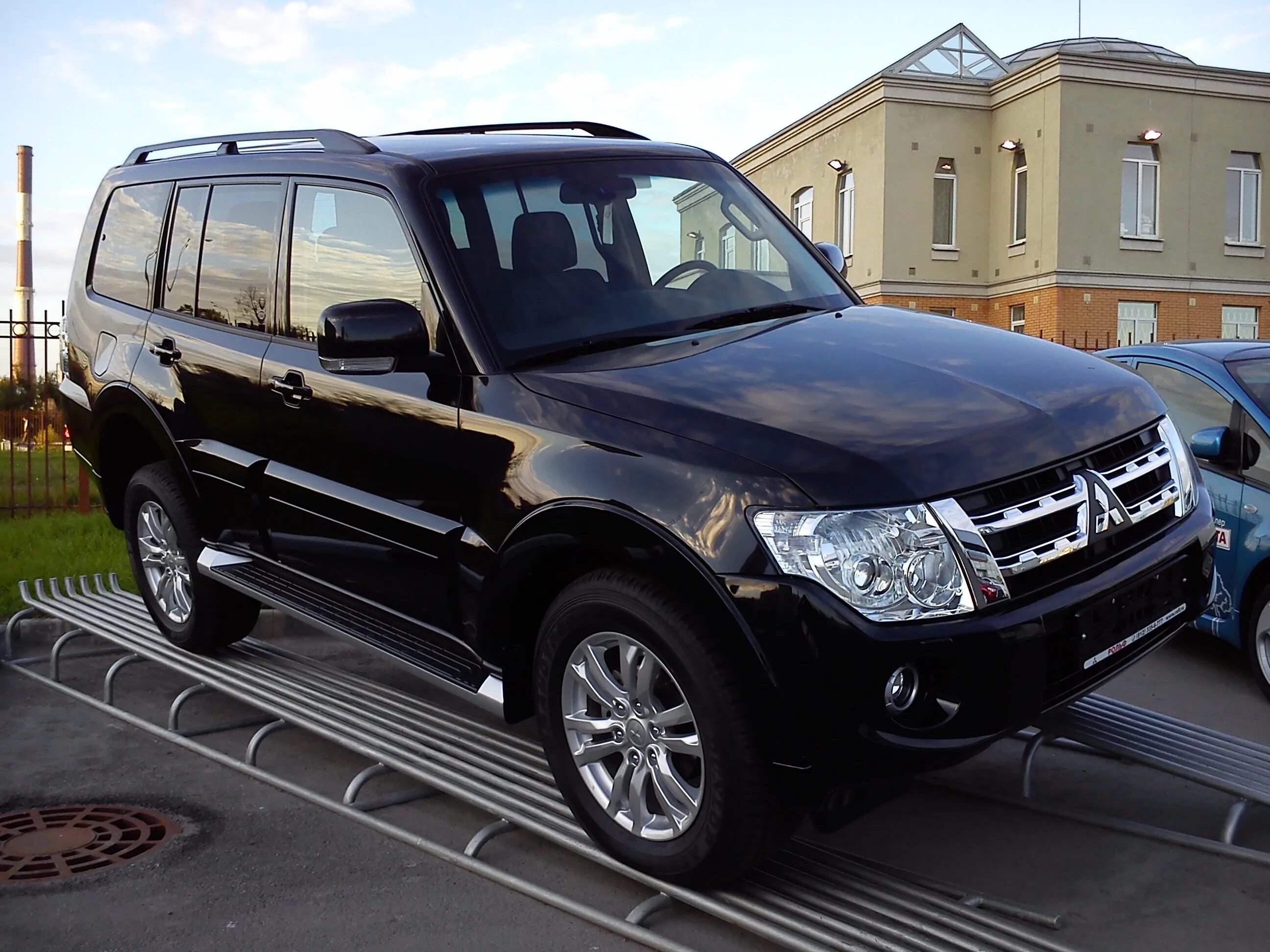 Mitsubishi pajero 6