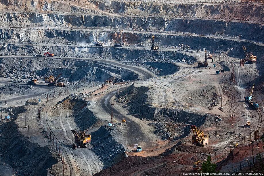 Добыча природных ископаемых. Добыча бурого угля. Добыча минерального сырья. Добыча минерального сырья. Добыча полезных ископаемых.