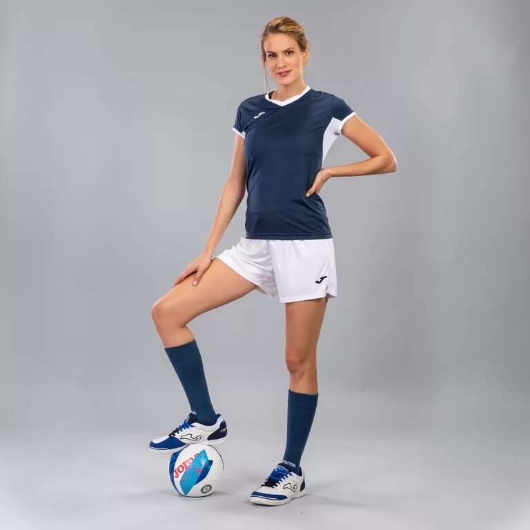 Шорт парис. Футбольные шорты женские. Женская футбольная форма Joma. Девочка в шортах футбол. Футбольные шорты для девочек.