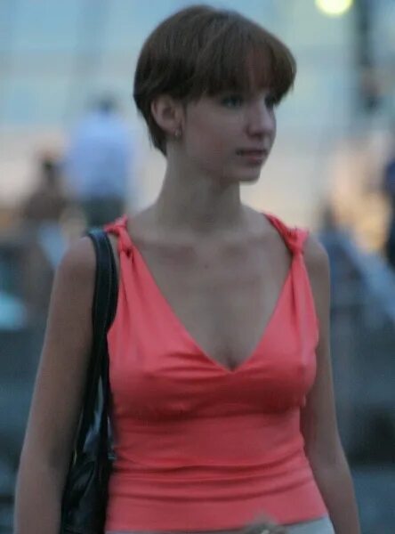 девушки без лифчика под одеждой. девушки без лифчика под одеждой. девушки без лифчиков под одеждой. девушки без лифчика под одеждой. соски под одеждой.