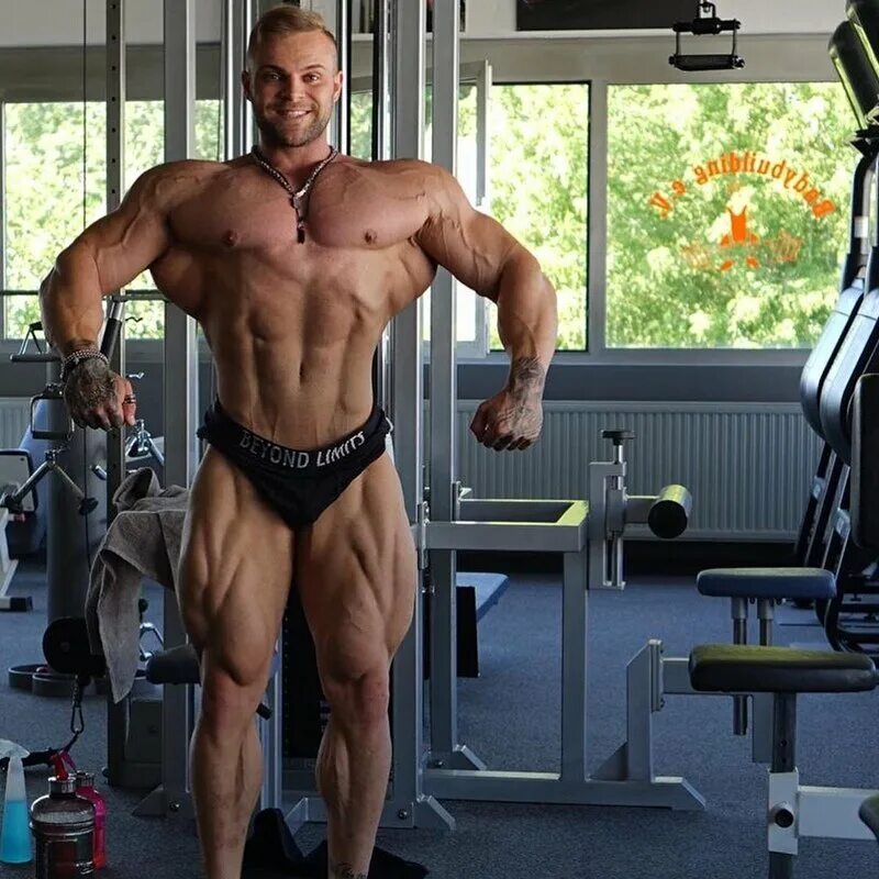 Бамстед менс физик. Npc бодибилдинг mens. Мистер олимпия в категории классик физик. Классик физик вес. Классик физики.