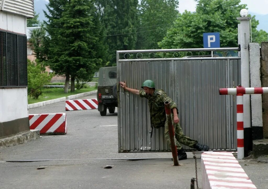 Военный пункт. Контрольно пропускной пункт по пересечению границы. Военные посты на границе. Большая Грузинская КПП 1.