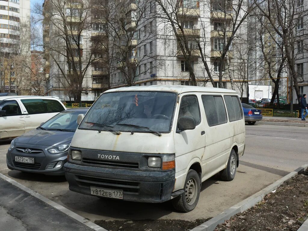 Тойота микроавтобус москва. Микроавтобусы Тойота 1980-2000+. Тойота пассажирская микроавтобус. Тойота 177. Микроавтобусы Toyota девяностых годов.