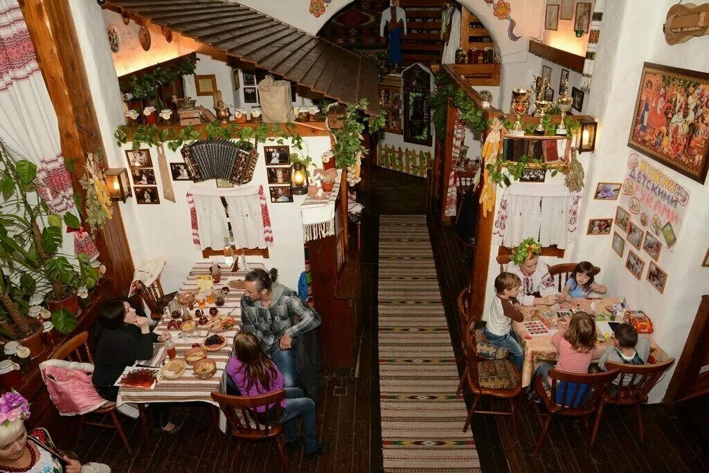 Корчма тарас бульба сиеста. Корчма тарас бульба интерьер. Тарас бульба ресторан. Ресторан корчма на ленинском проспекте. Корчма ленинский 37.