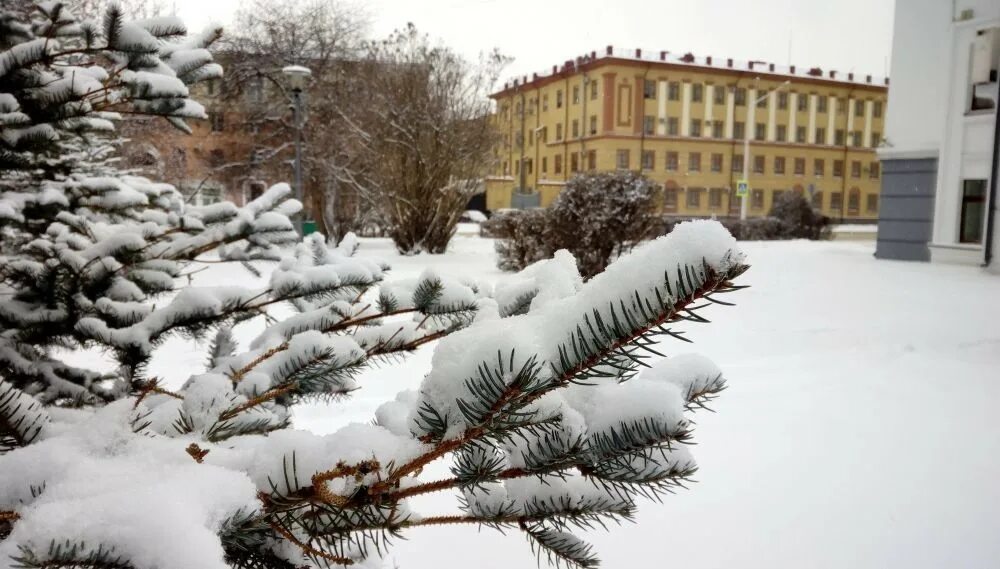 Г кемерово зимняя. Кемерово зима. Кемерово зимой. Город Кемерово зимой. Набережная Кемерово зимой.