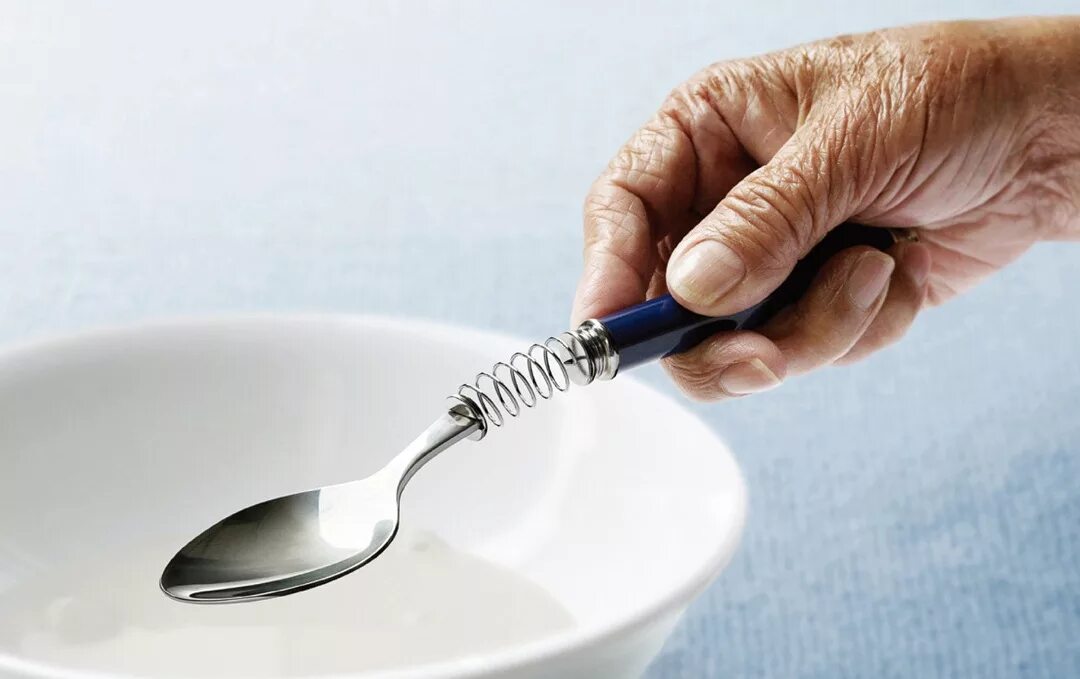 ложка для тремора рук. ложка для больных паркинсоном. ложка для трясущихся рук. столовые приборы для трясущихся рук. столовые приборы для больных паркинсоном.