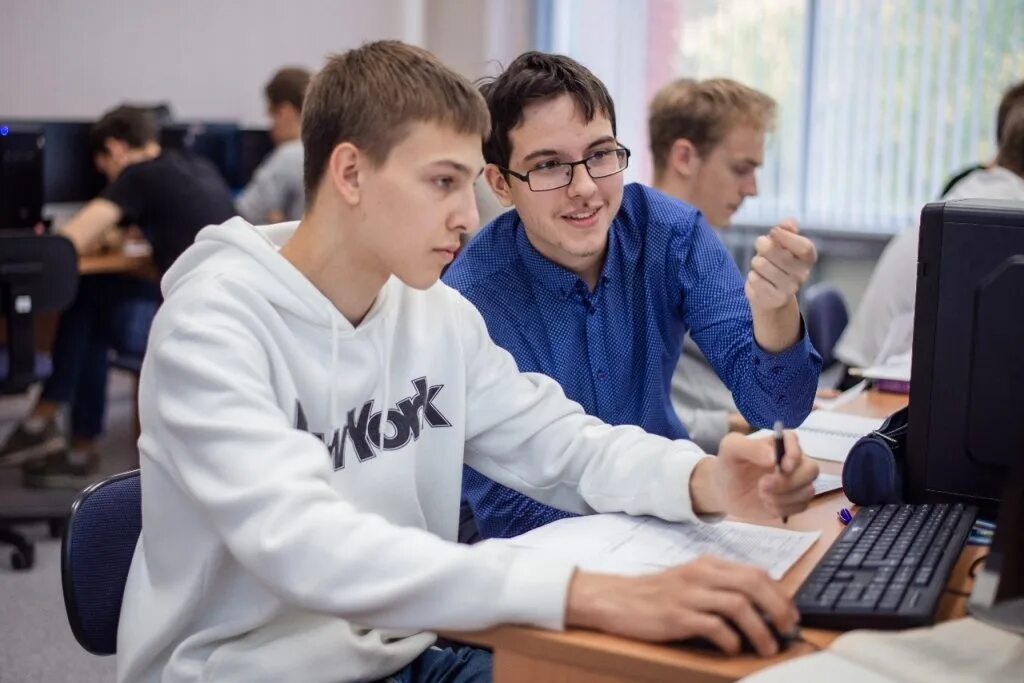 Куда поступать после 11 класса с информатикой