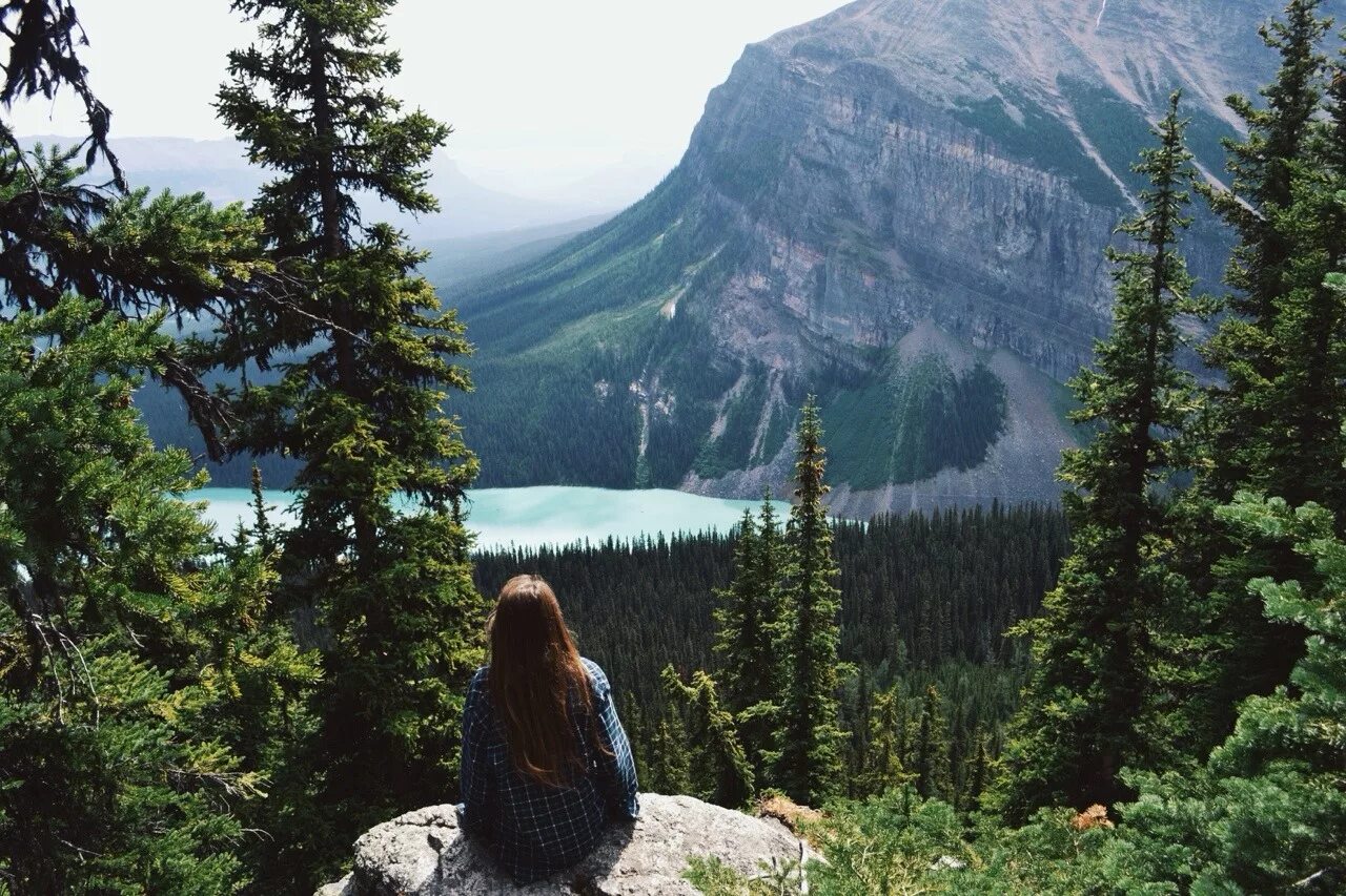 Горы девчата. Девушка в горах. Горы девчата. Горы девчата. Фотосессия в горах.